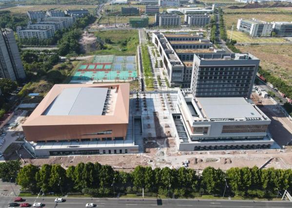 我校多功能体育馆、综合楼项目扩建工程顺利完成竣工验收