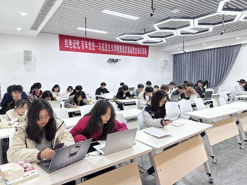 【班团建设】书香溢校园 学习进行时 ——马克思主义学院组织晚自习
