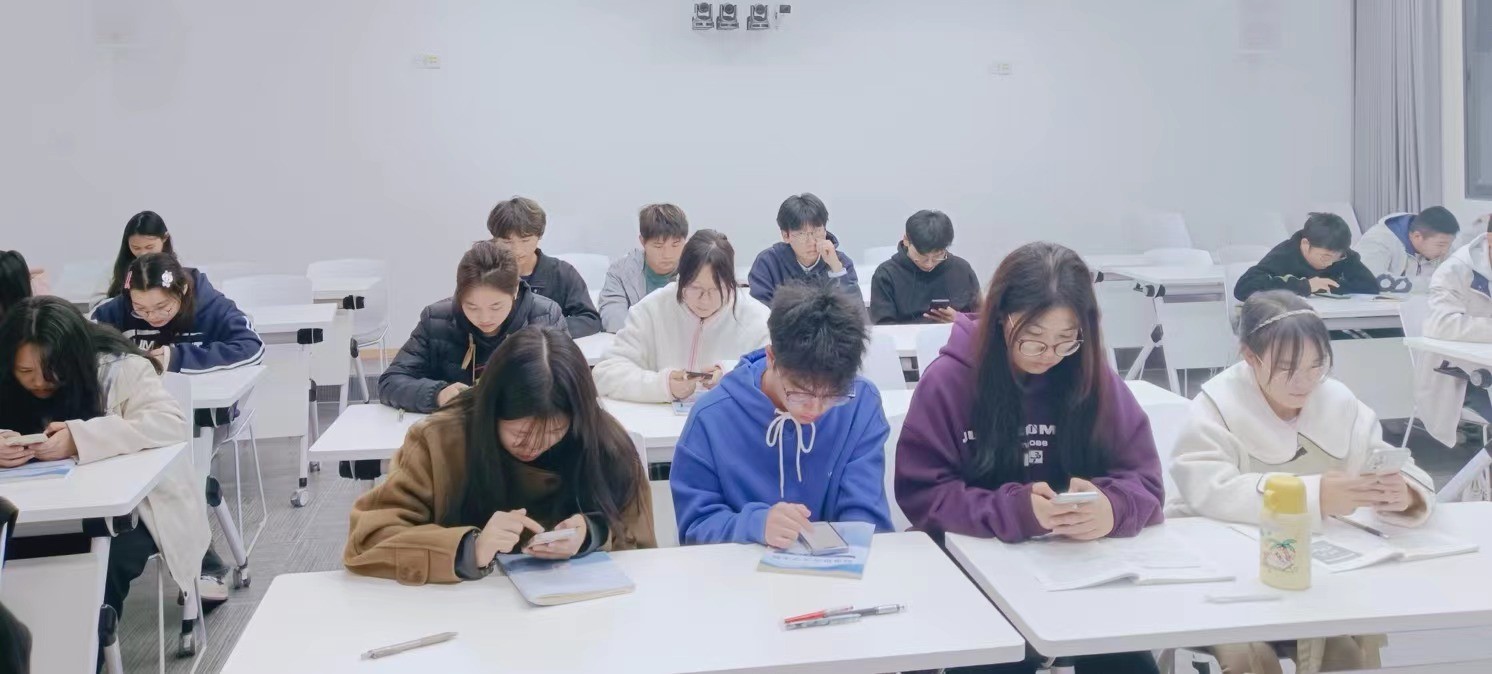 【班团建设】书香溢校园 学习进行时 ——马克思主义学院组织晚自习