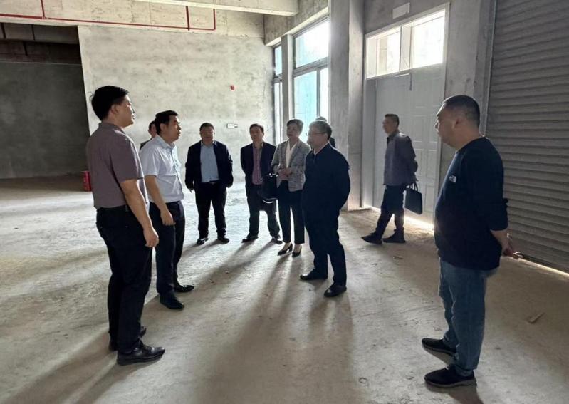 校长邓明国带队赴大渡口区开展专题调研