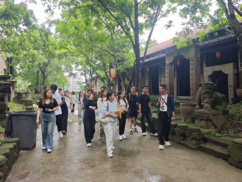 文化与旅游学院开展“览村光艺境...