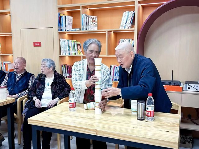 民政与社会治理学院“耆学”志愿服务队开展“情暖重阳·心安是家”志愿服务活动